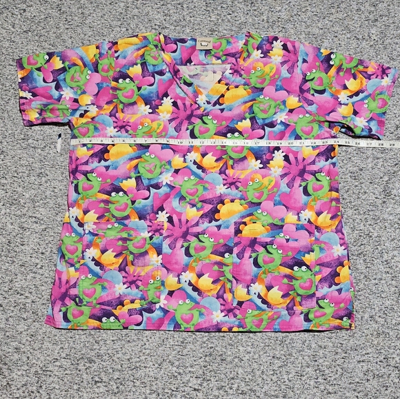Cottonality Tie-Dye Frog & Heart Scrub Top | Fun Print | Estimated XL - Picture 3 of 8